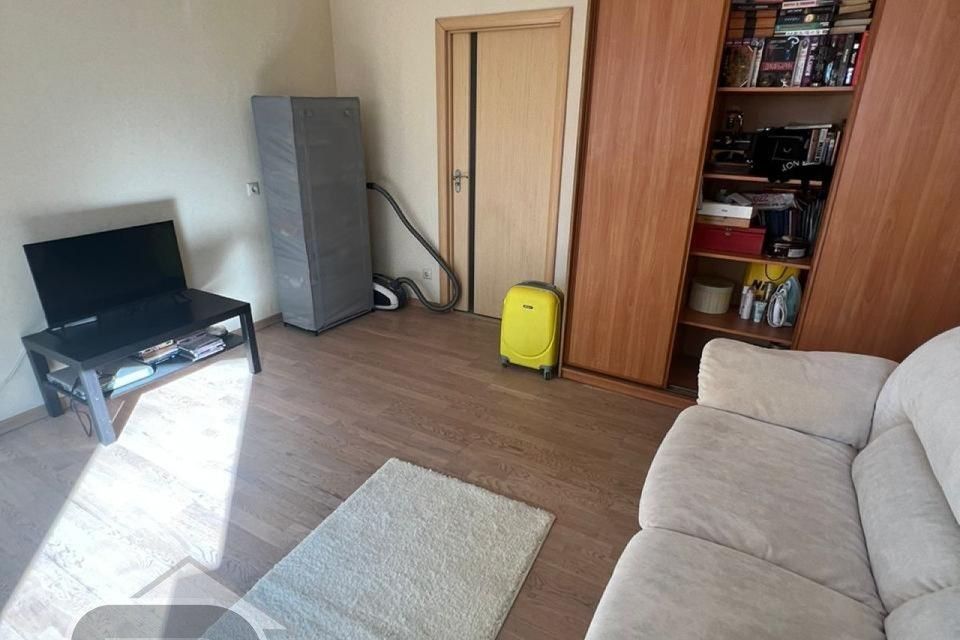 Продаётся 1-комнатная квартира, 42.3 м²