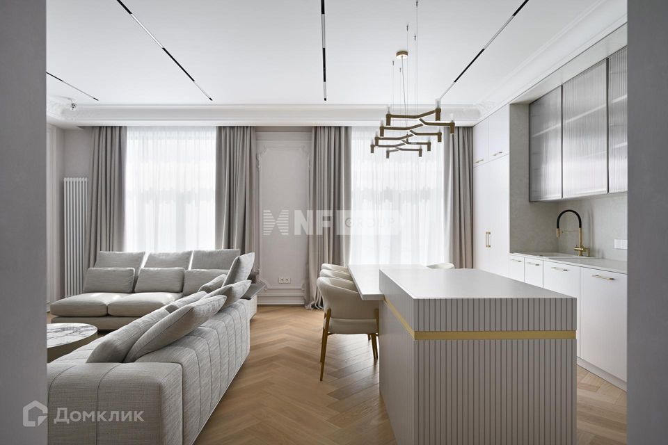 Продаётся 4-комнатная квартира, 139 м²