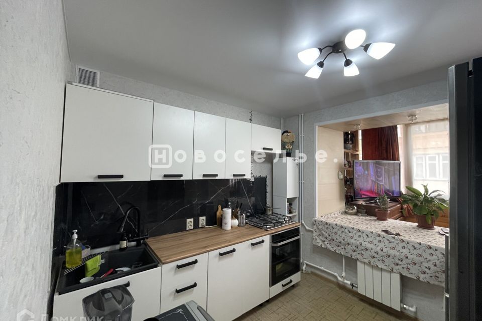 Продаётся 1-комнатная квартира, 42.2 м²