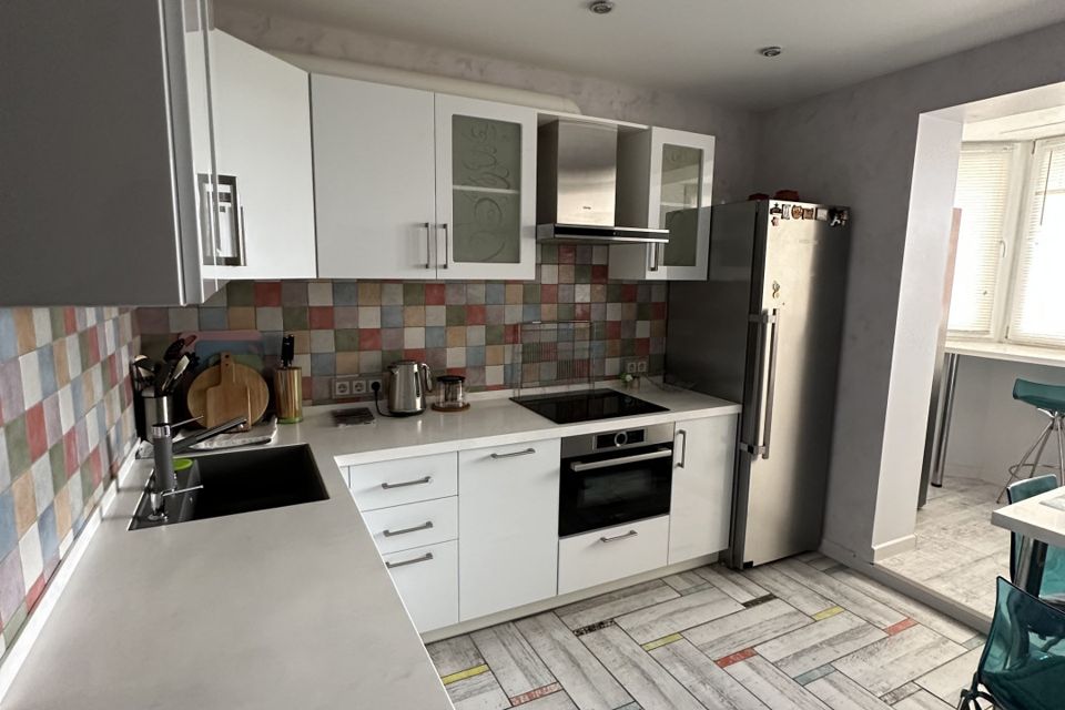 Сдаётся 4-комнатная квартира, 130 м²