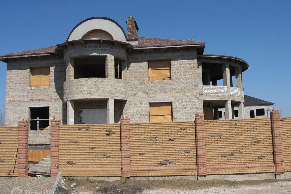 Продаётся 2-этажный дом, 550 м²