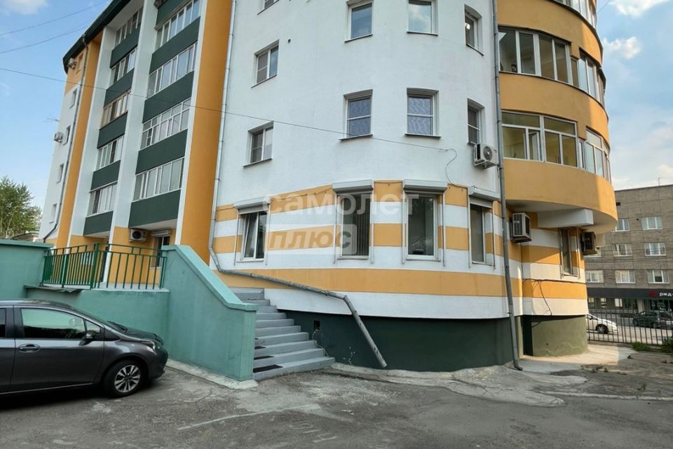 Продаётся 3-комнатная квартира, 130.2 м²