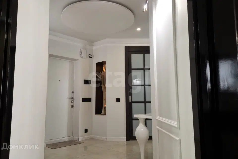 Продаётся 3-комнатная квартира, 127 м²