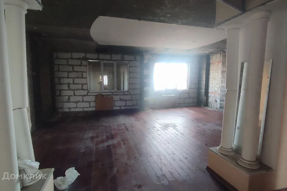 Продаётся 5-комнатная квартира, 193.8 м²