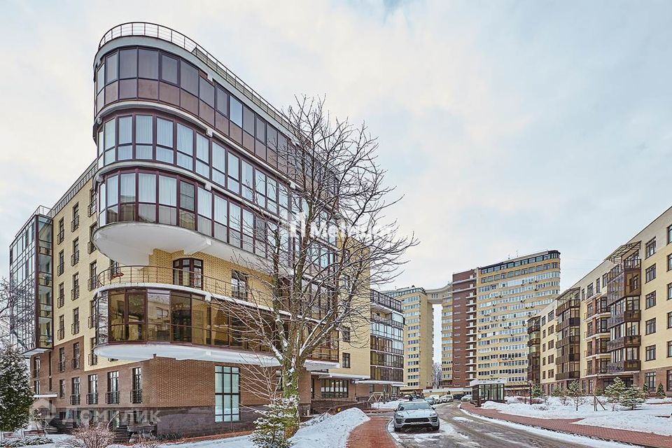 Продаётся 8-комнатная квартира, 693 м²