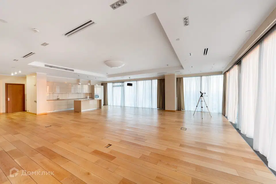 Продаётся 3-комнатная квартира, 223 м²