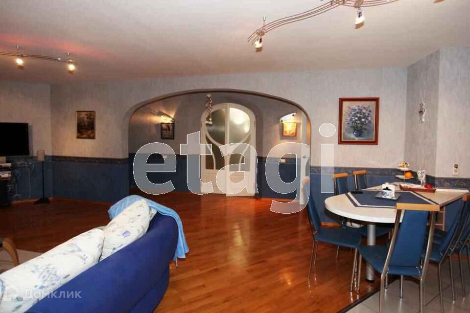 Продаётся 4-комнатная квартира, 154 м²