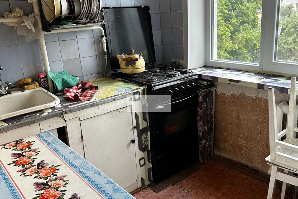 Продаётся 4-комнатная квартира, 56.8 м²