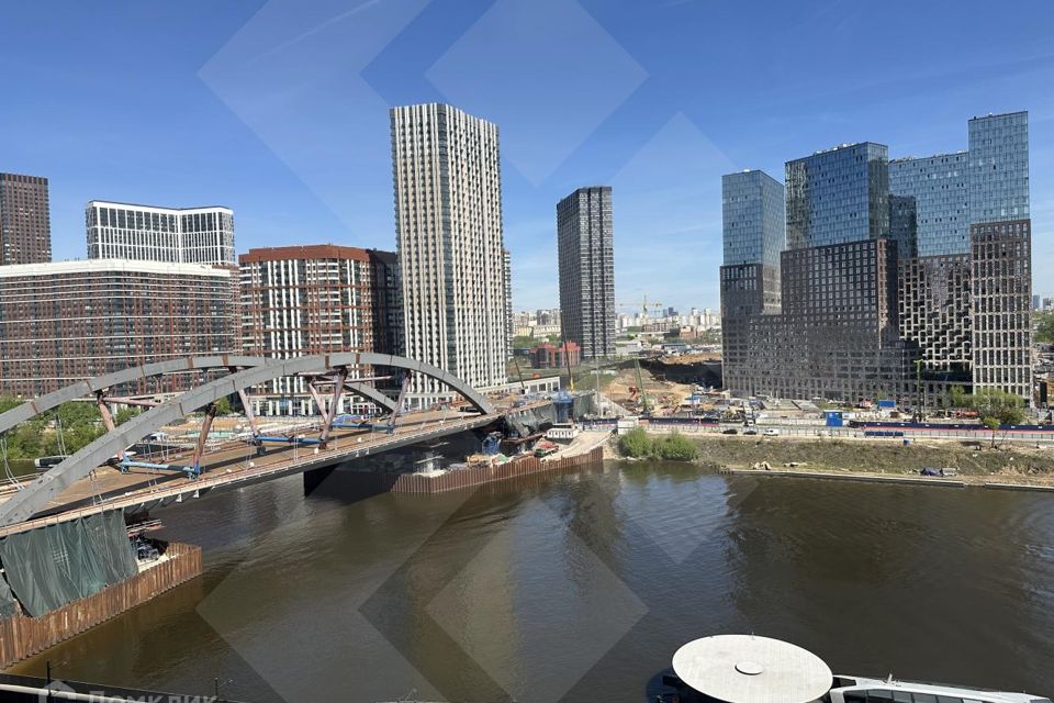 Продаётся 3-комнатная квартира, 101 м²