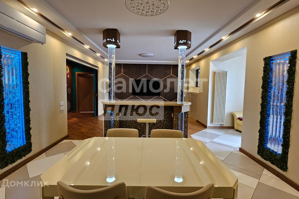 Продаётся 3-комнатная квартира, 139.6 м²
