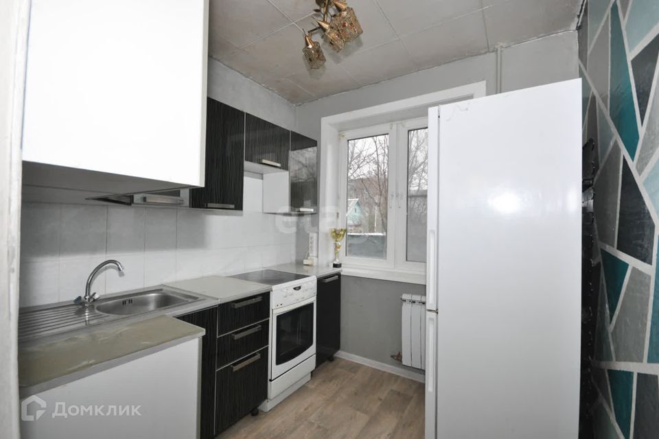 Продаётся 4-комнатная квартира, 60.9 м²