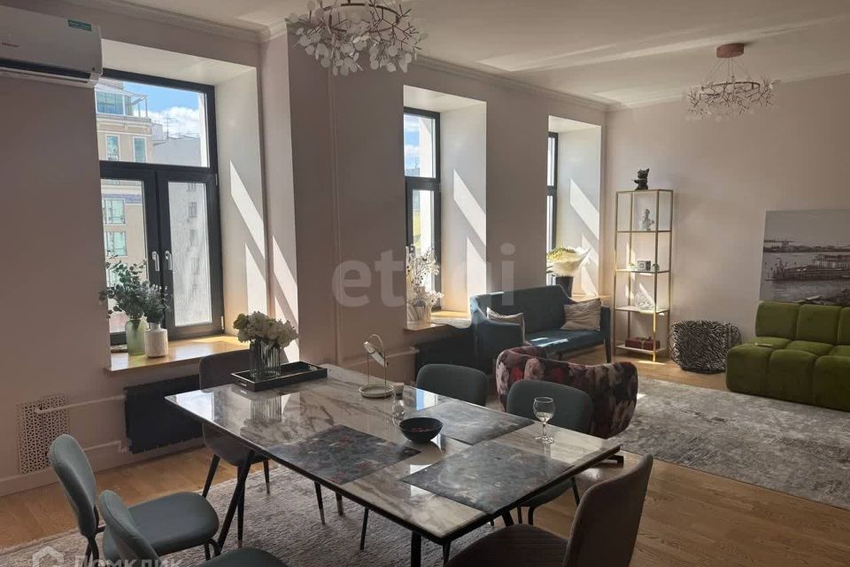 Продаётся 4-комнатная квартира, 145 м²