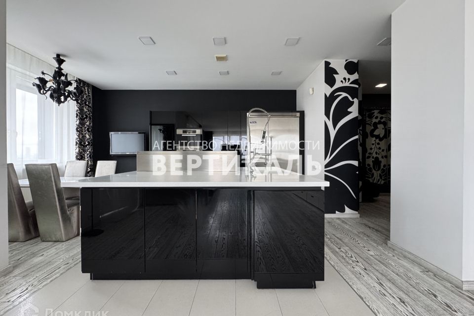 Сдаётся 2-комнатная квартира, 90 м²