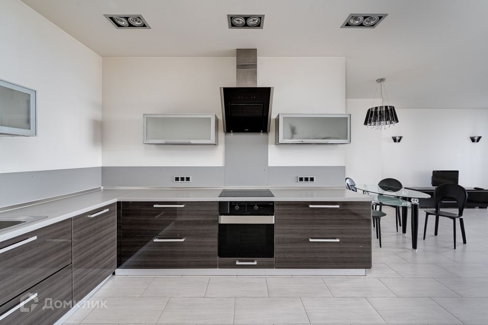 Продаётся 2-комнатная квартира, 90.8 м²
