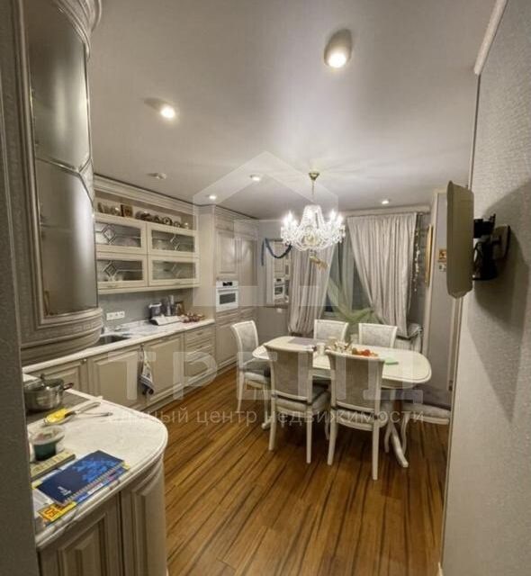 Продаётся 4-комнатная квартира, 116.6 м²