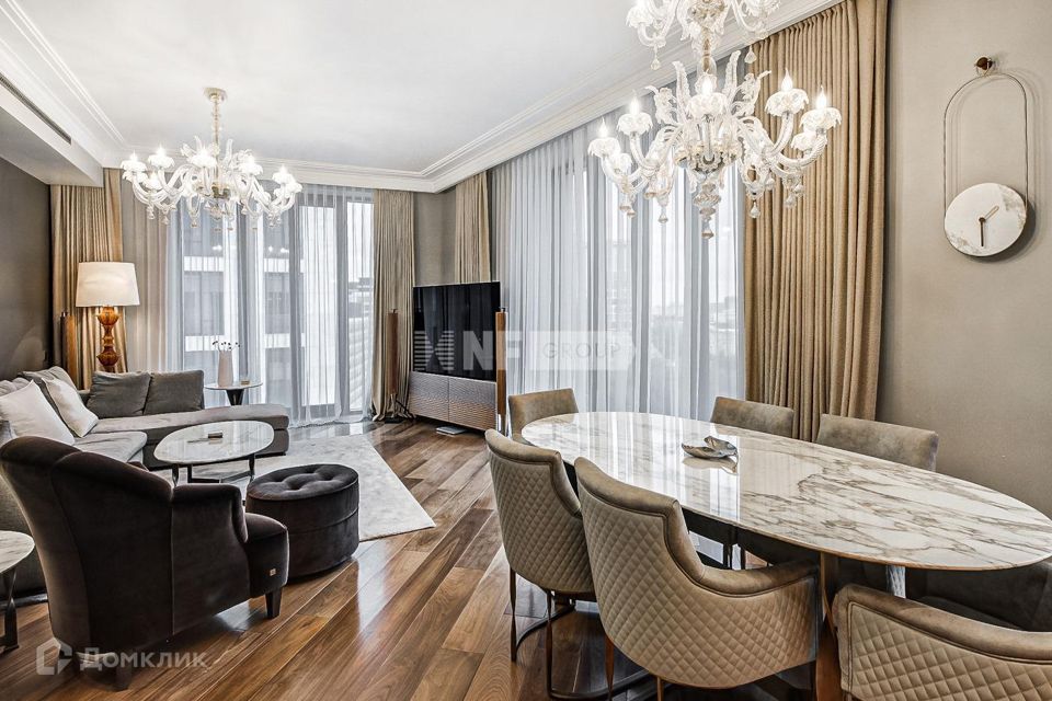 Продаётся 4-комнатная квартира, 195 м²