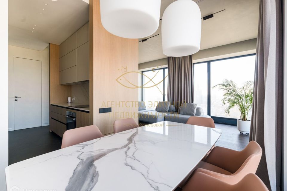 Продаётся 4-комнатная квартира, 136 м²