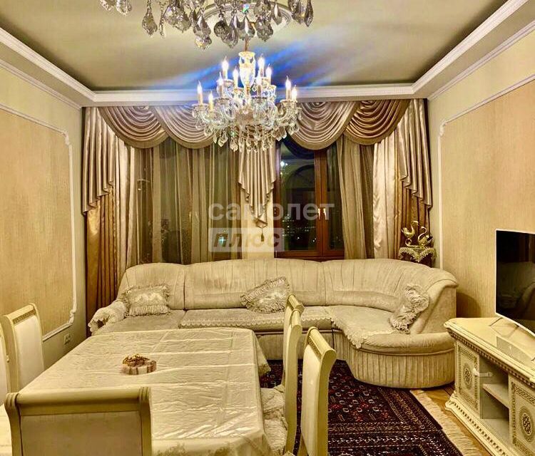 Продаётся 4-комнатная квартира, 149 м²