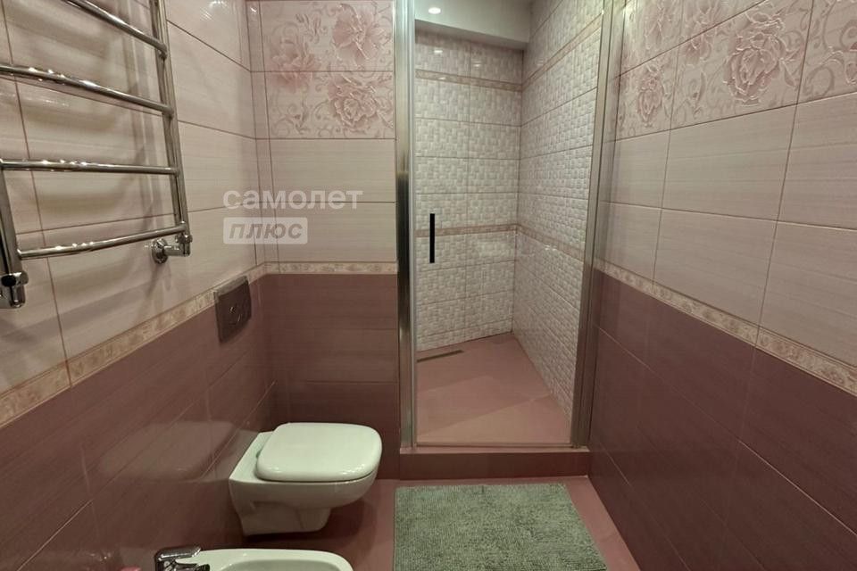 Продаётся 6-комнатная квартира, 255 м²