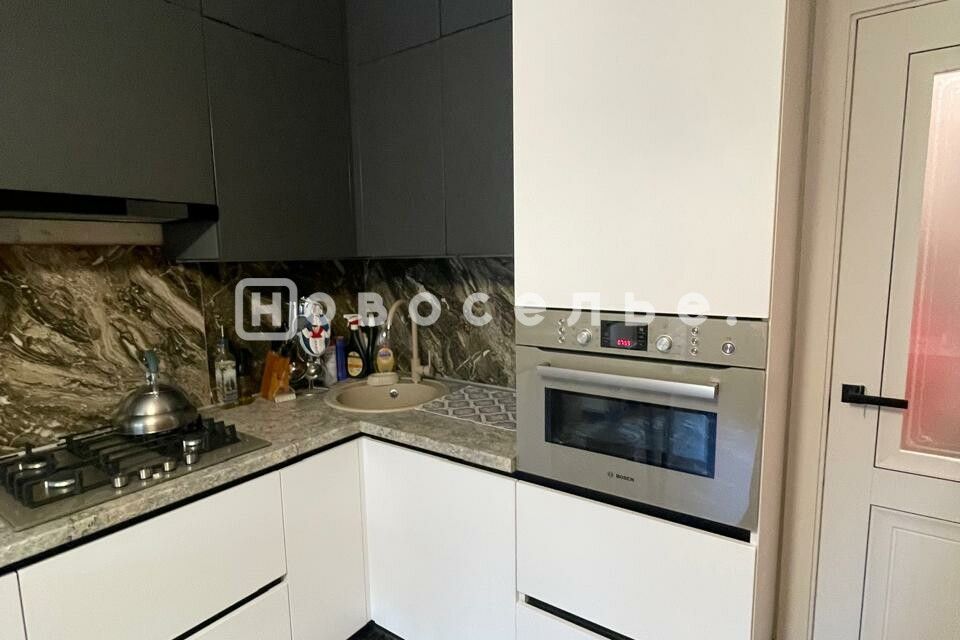Продаётся 1-комнатная квартира, 42 м²