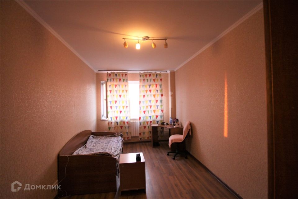 Продаётся 4-комнатная квартира, 101 м²