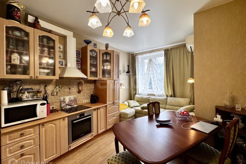 Продаётся 2-комнатная квартира, 77.4 м²