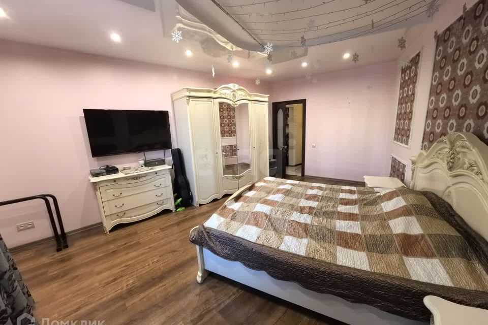 Продаётся 4-комнатная квартира, 107.6 м²
