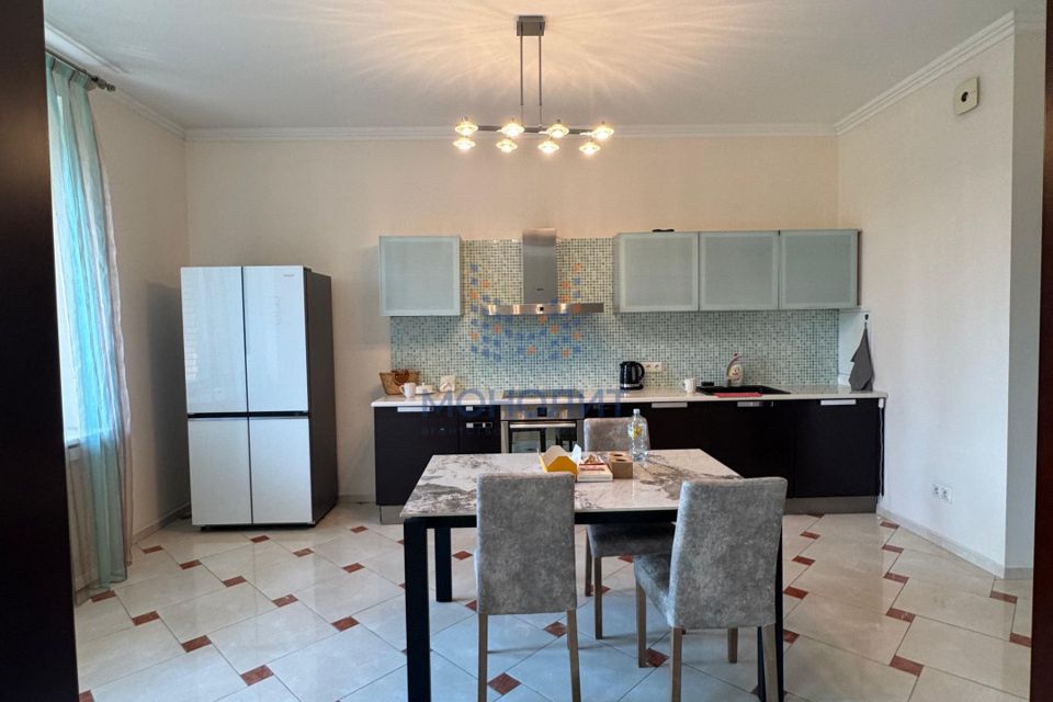 Продаётся 2-комнатная квартира, 110.3 м²