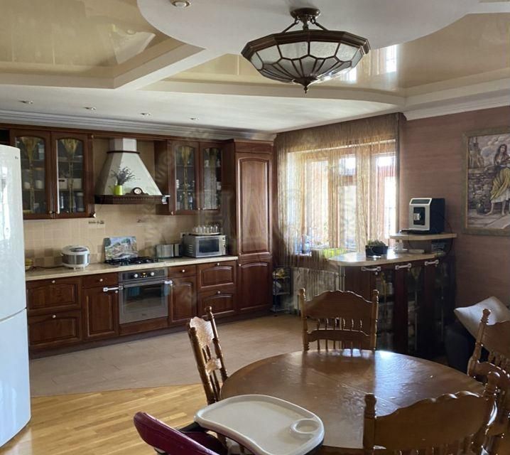 Продаётся 4-комнатная квартира, 168 м²