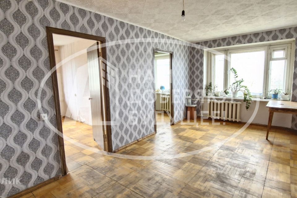 Продаётся 4-комнатная квартира, 63.5 м²