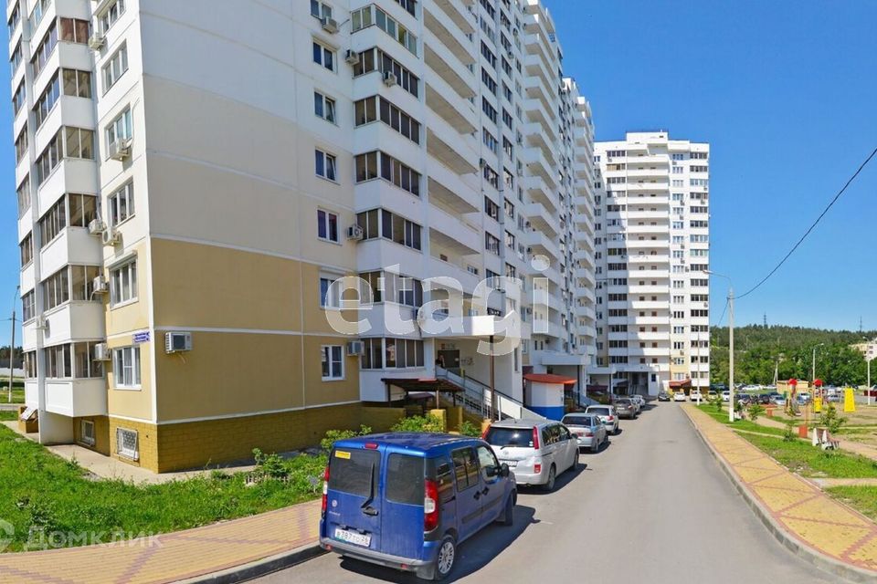 Продаётся 2-комнатная квартира, 56.8 м²