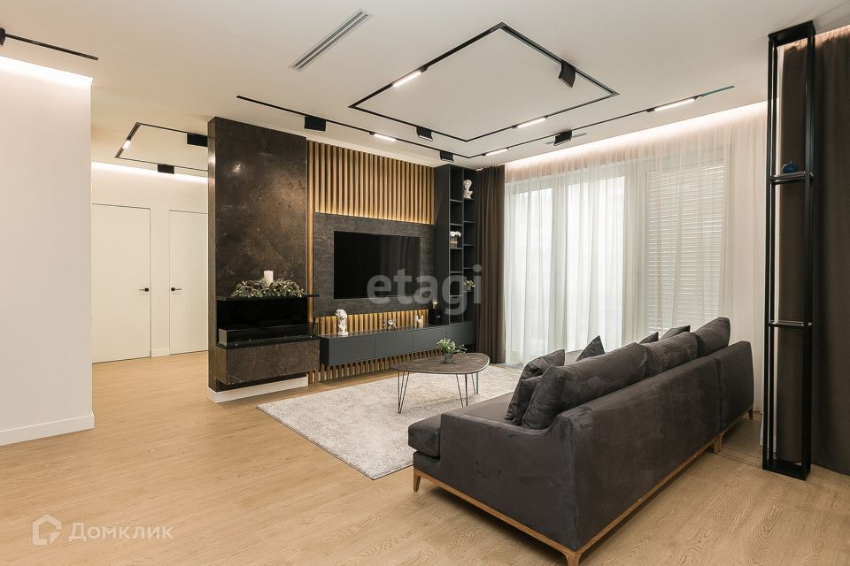 Продаётся 3-комнатная квартира, 144 м²
