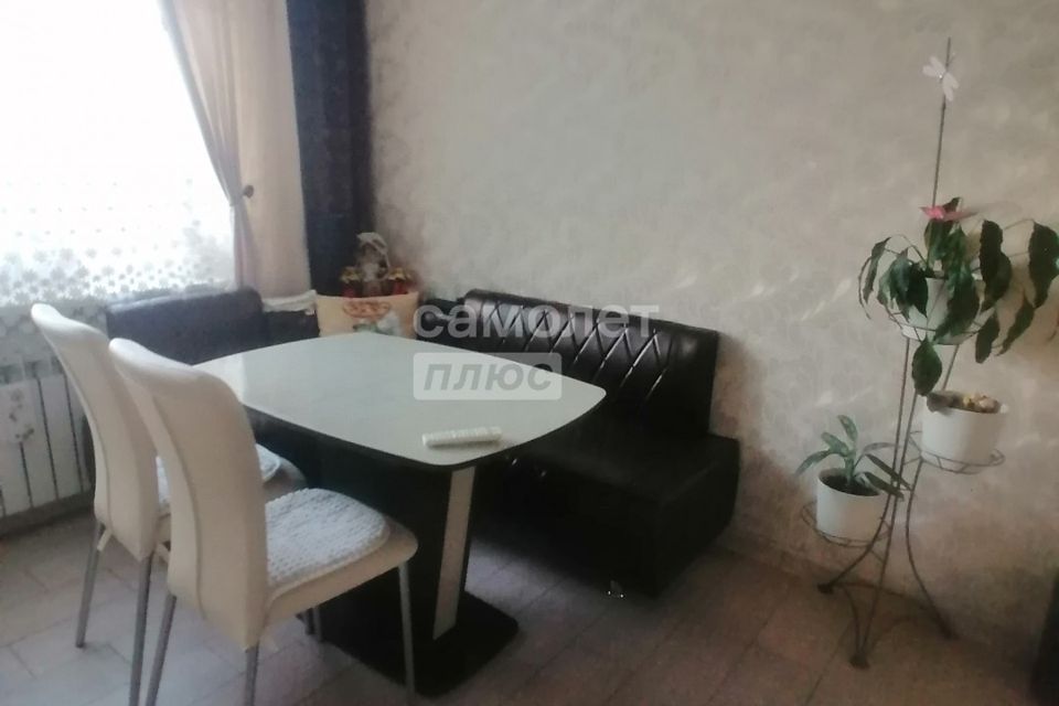 Продаётся 4-комнатная квартира, 97 м²
