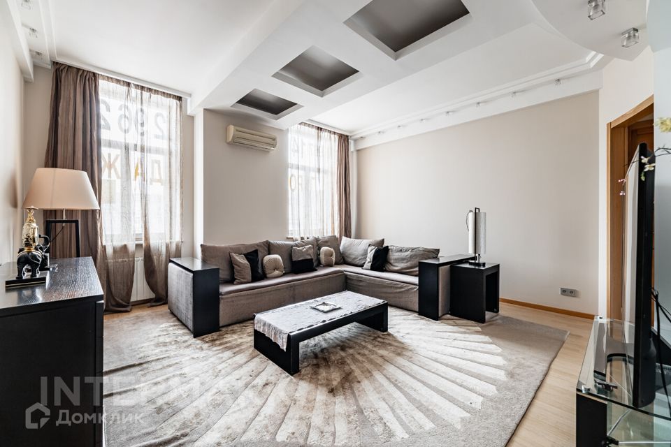 Сдаётся 4-комнатная квартира, 131 м²