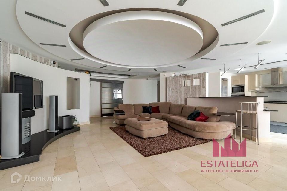 Сдаётся 5-комнатная квартира, 233 м²