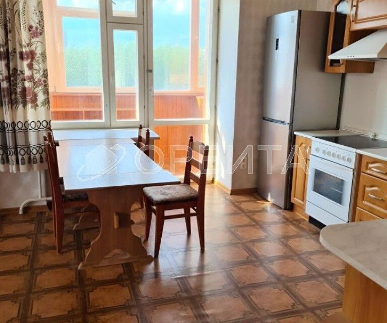 Продаётся 2-комнатная квартира, 108.5 м²