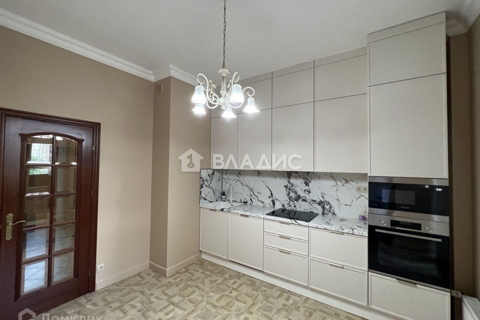 Продаётся 2-комнатная квартира, 70.5 м²