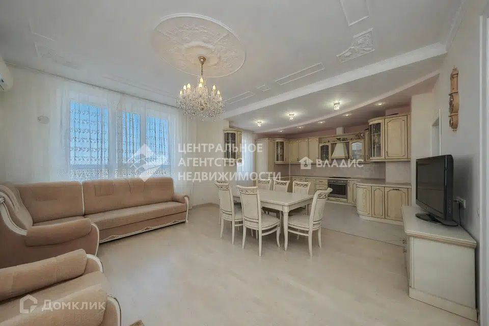 Продаётся 4-комнатная квартира, 163 м²
