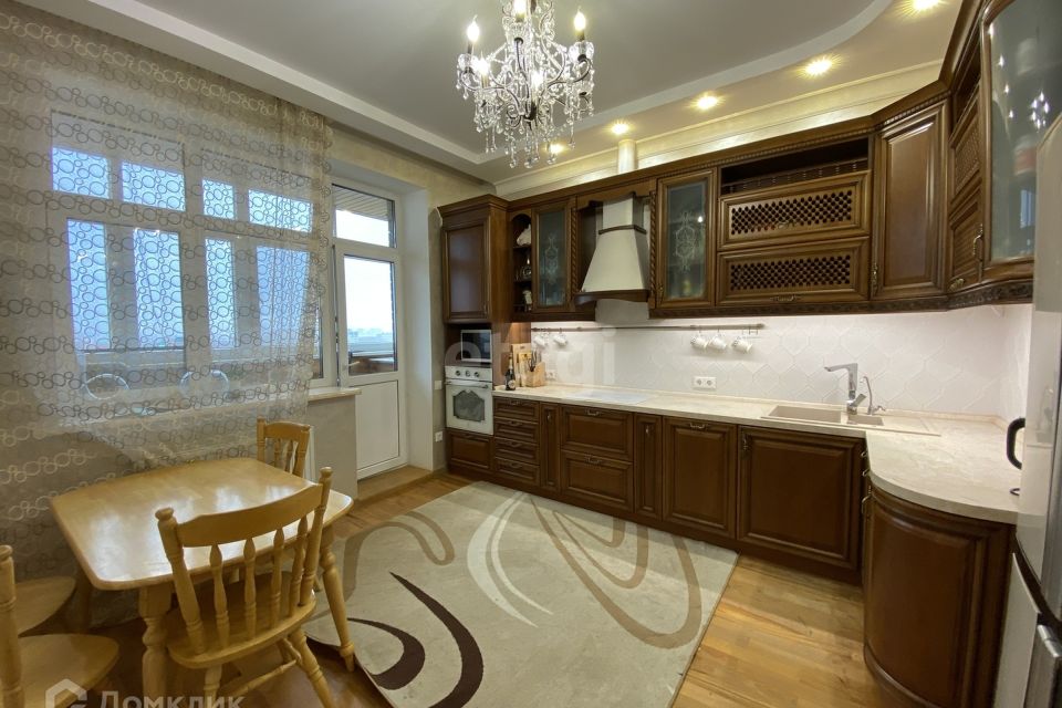 Сдаётся 3-комнатная квартира, 130 м²