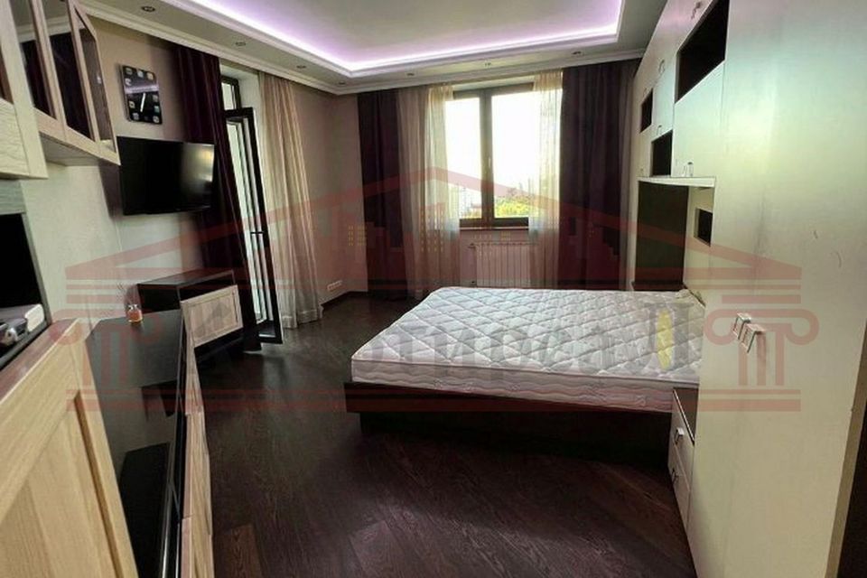 Сдаётся 2-комнатная квартира, 95.5 м²