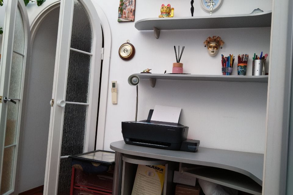 Продаётся 3-комнатная квартира, 142 м²