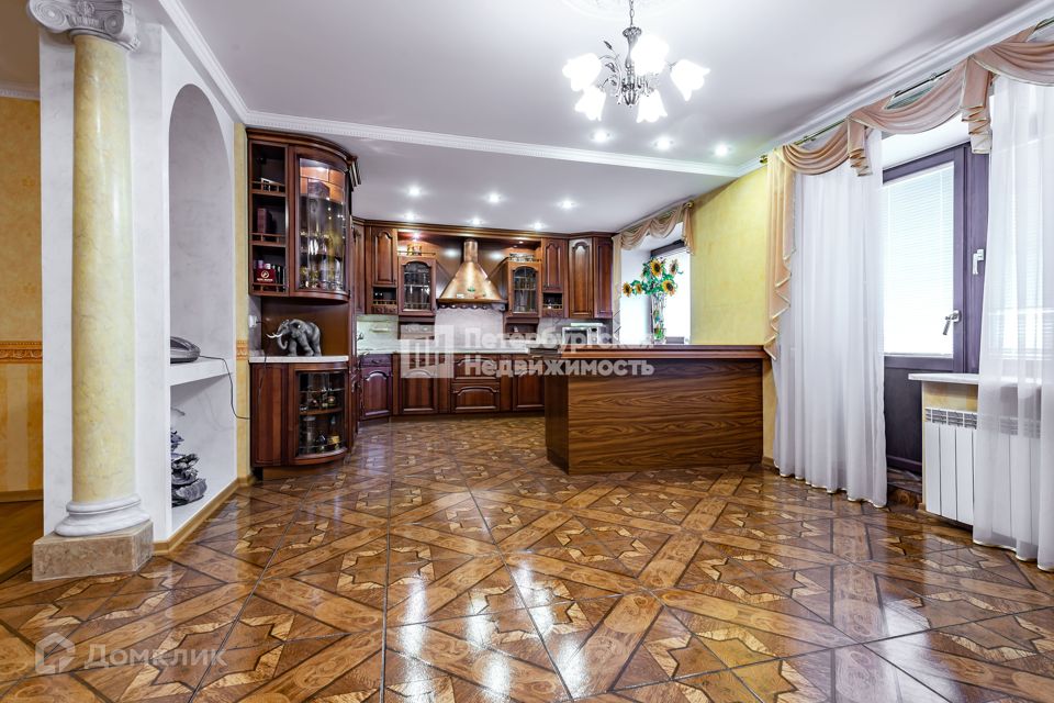 Продаётся 3-комнатная квартира, 160.2 м²