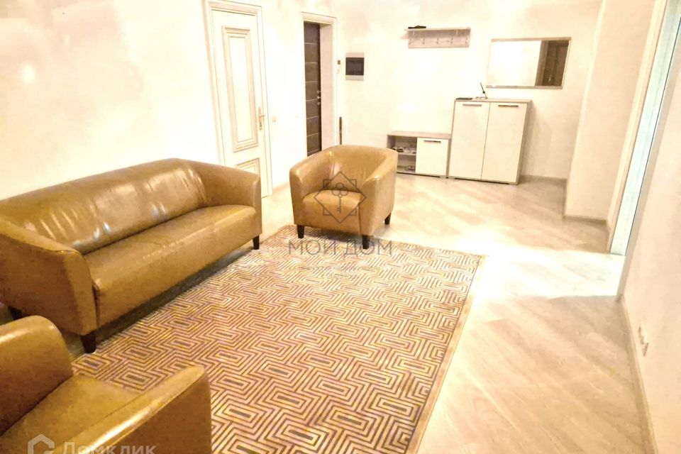 Сдаётся 4-комнатная квартира, 150 м²