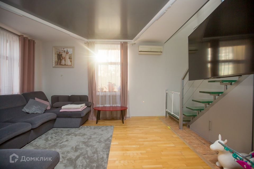 Продаётся 5-комнатная квартира, 200.5 м²