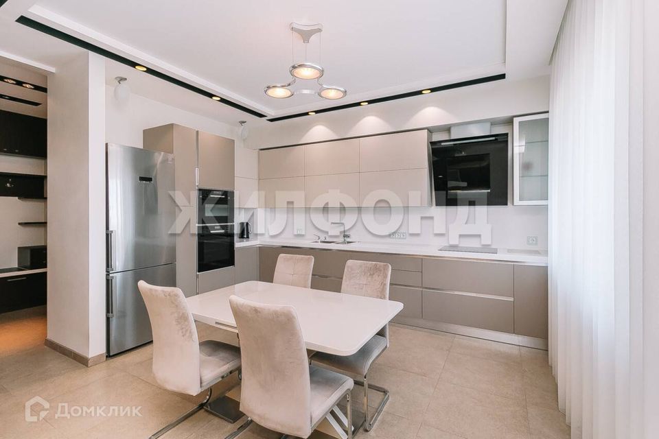 Продаётся 3-комнатная квартира, 109 м²
