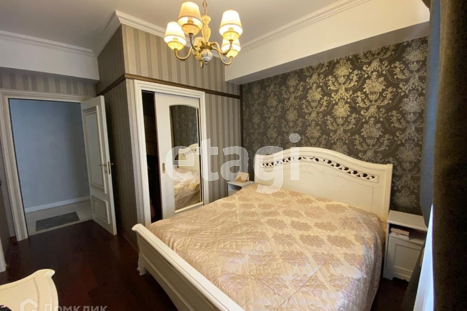Продаётся 4-комнатная квартира, 129.6 м²