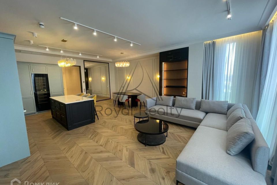 Сдаётся 4-комнатная квартира, 192 м²