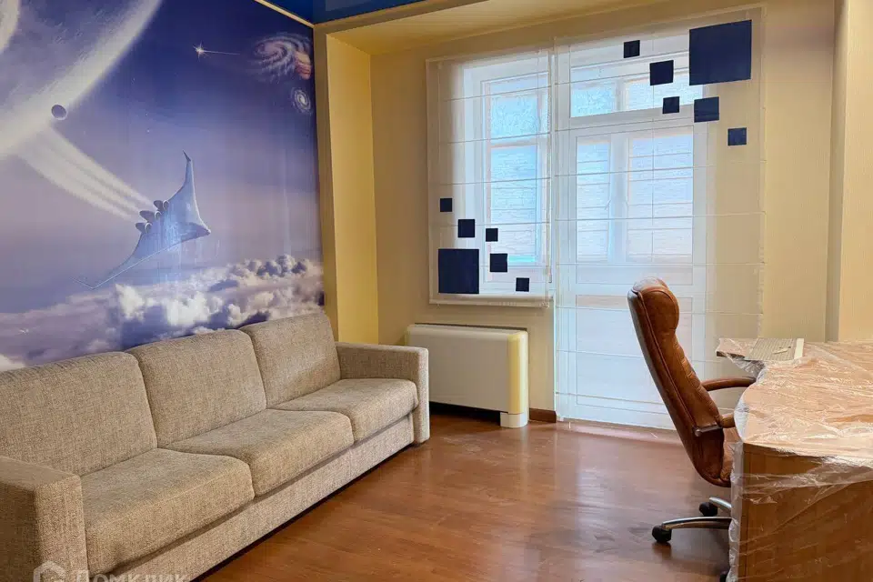 Продаётся 3-комнатная квартира, 135 м²