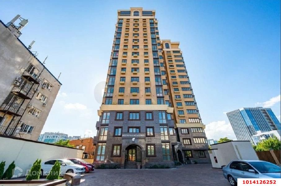 Продаётся 5-комнатная квартира, 245.3 м²