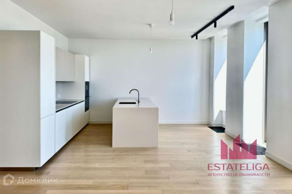 Продаётся 4-комнатная квартира, 139 м²